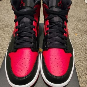 Nike Air Jordan 1 Mid banned